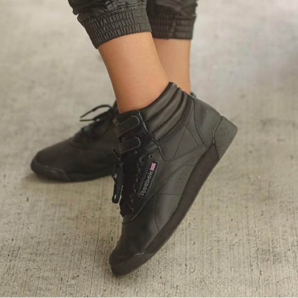 Reebok Classic high Top Y2K Black Leather Women’s Size 8